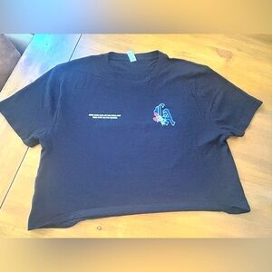 NWOT LA Black Graphic Crop Top